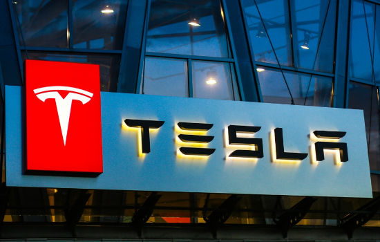 Tesla (TSLA34) ganha US$ 3,687 bilhões no quarto trimestre, superando as expectativas; ações sobem
